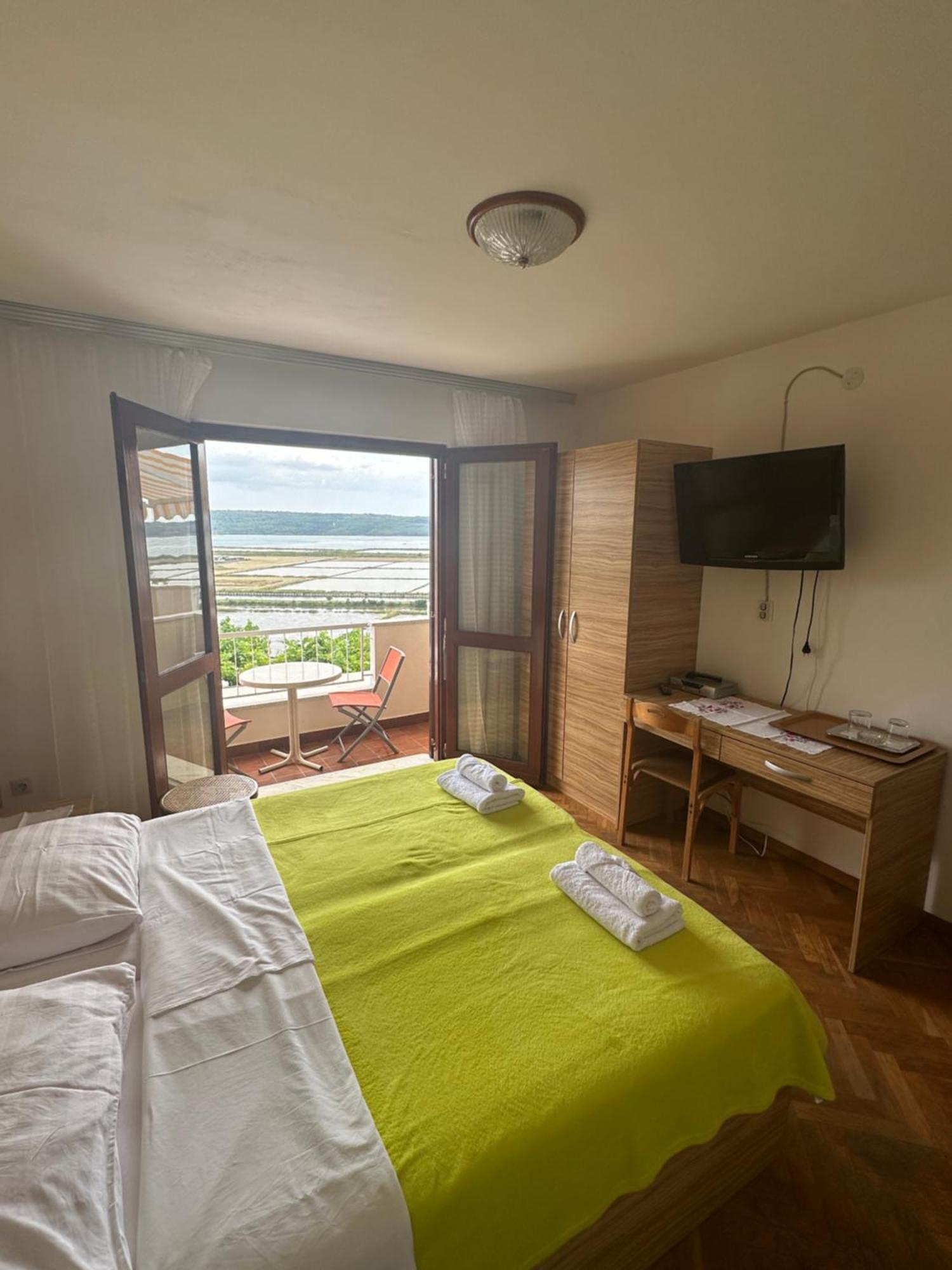 Rooms And Apartments Roza Portoroz Exterior photo